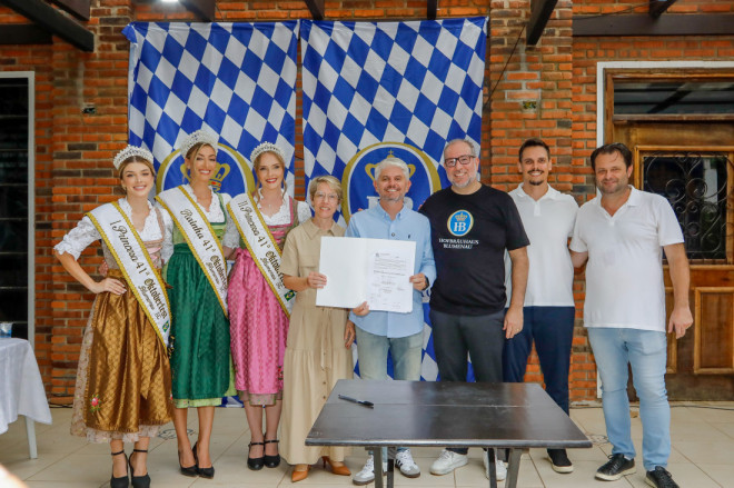 Assinatura simb&oacute;lica do Biergarten para a Cervejaria Alem&atilde; Hofbr&auml;uhaus