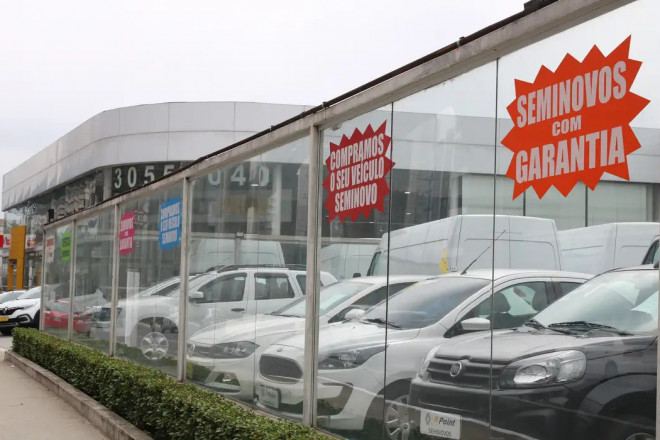 Financiamento de ve&iacute;culos fecha 2025 com 7,3 milh&otilde;es de unidades 