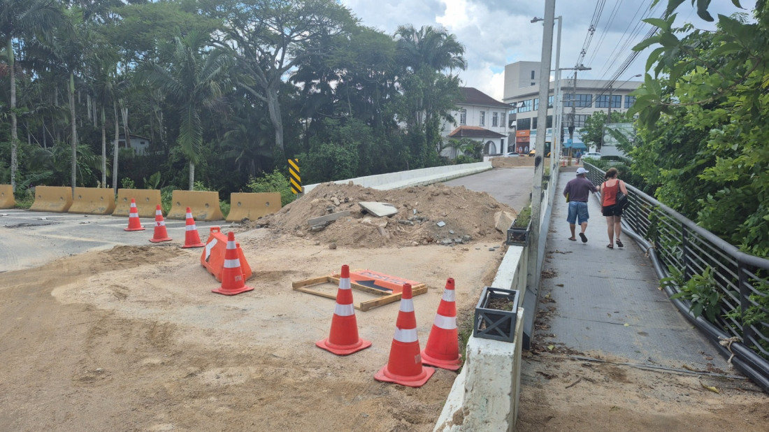 Técnicos do Samae identificaram risco de desabamento da passarela