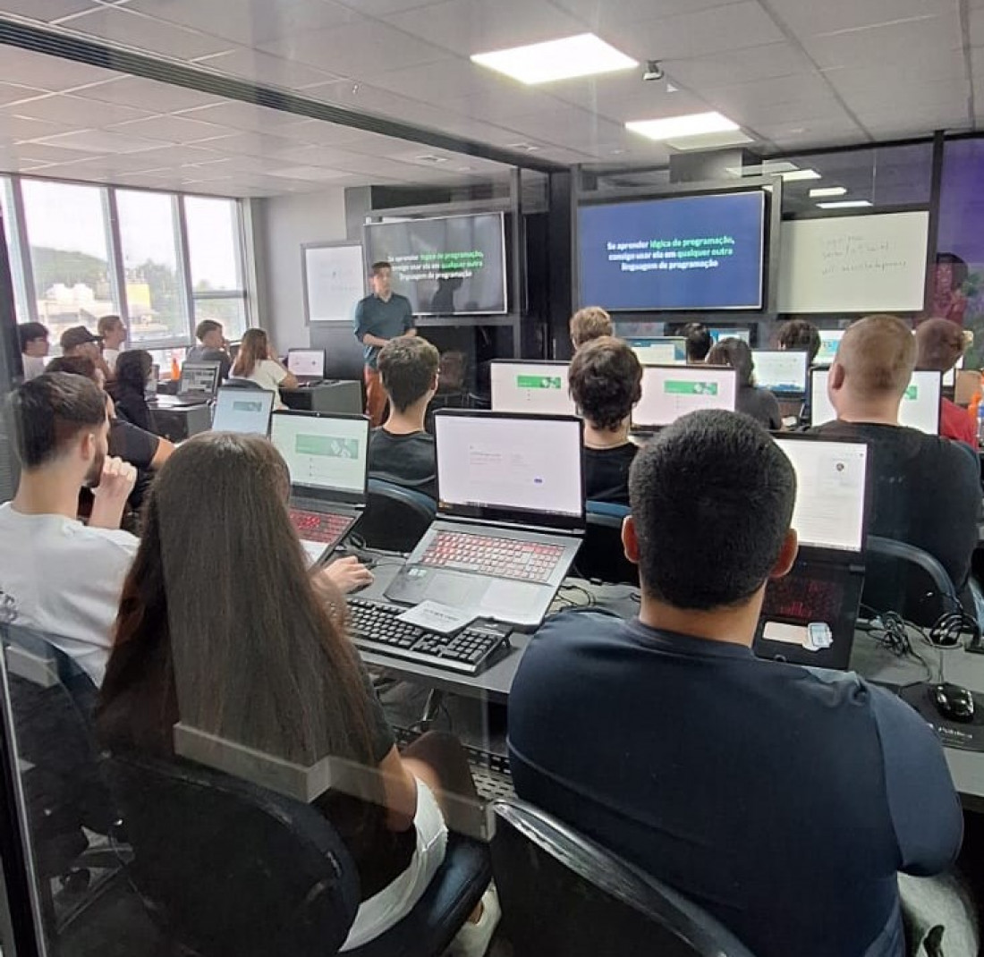 Entra21 - Maior programa gratuito de formação em tecnologia está com inscrições abertas