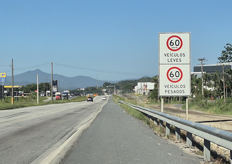 Os dois radares fixos na BR-470, trecho Gaspar, foram retirados