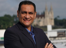 O professor Allan possui 16 anos de experi&ecirc;ncia em comunica&ccedil;&atilde;o, orat&oacute;ria, vendas e atendimento