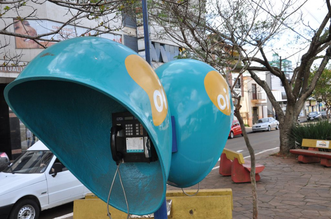 Telefones p&uacute;blicos, popularmente conhecidos como orelh&otilde;es