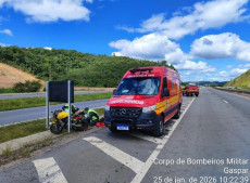 Condutor da moto foi encaminhado ao hospital com v&aacute;rias contus&otilde;es no corpo