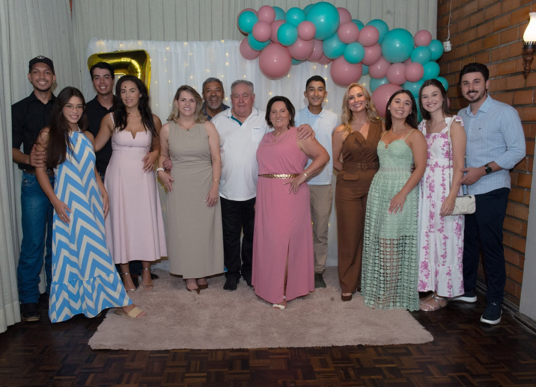 Dulce Amorim com familiares e amigos.