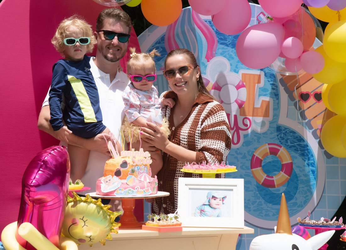 Sara Wan Dall com os pais Nilberto Wan Dall e Nat&aacute;lia Soares, e com o irm&atilde;o Pedro Francisco Wan Dall.