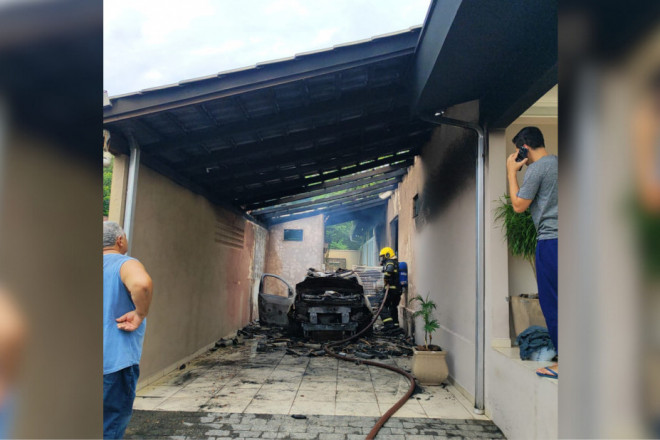  O fogo teve in&iacute;cio em um ve&iacute;culo que estacionado na garagem e acabou se alastrando para a resid&ecirc;ncia