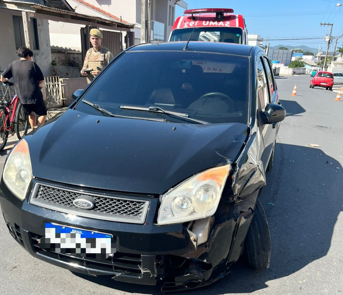 Carro envolvido em acidente