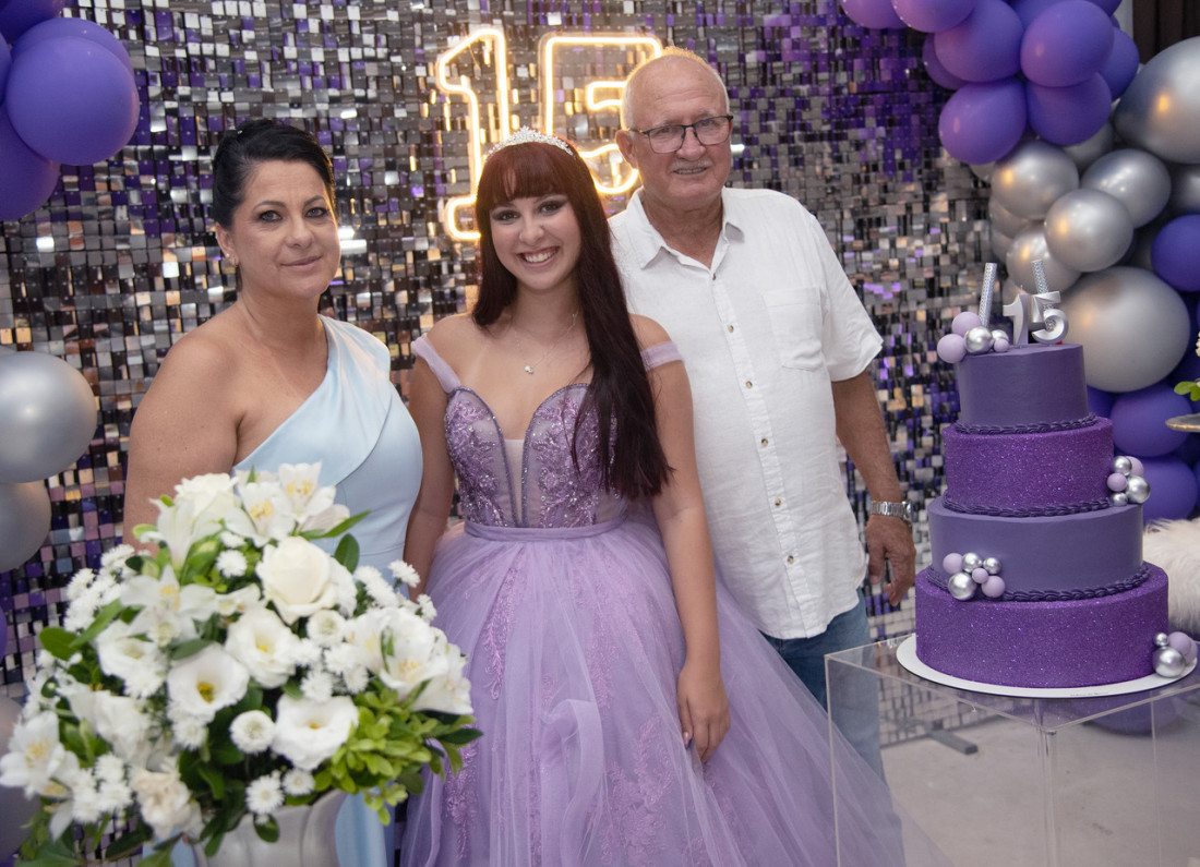 Mariana com os pais Adriana e M&aacute;rio Pedro