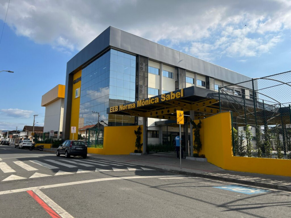 Direção da Escola Norma Mônica Sabel ainda aguarda pelo Cartão Material Escolar