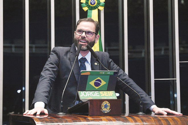 Ju&iacute;zes, por unanimidade, confirmaram a elei&ccedil;&atilde;o do senador catarinense