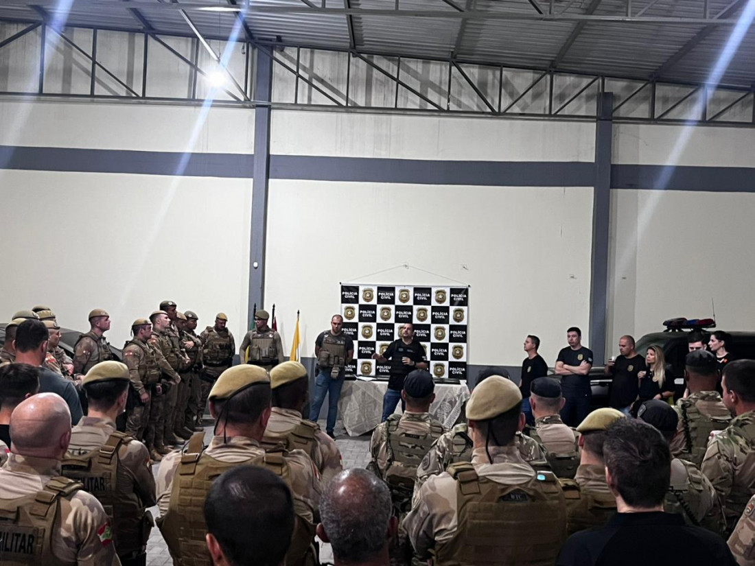 Cerca de 80 policiais participaram da a&ccedil;&atilde;o