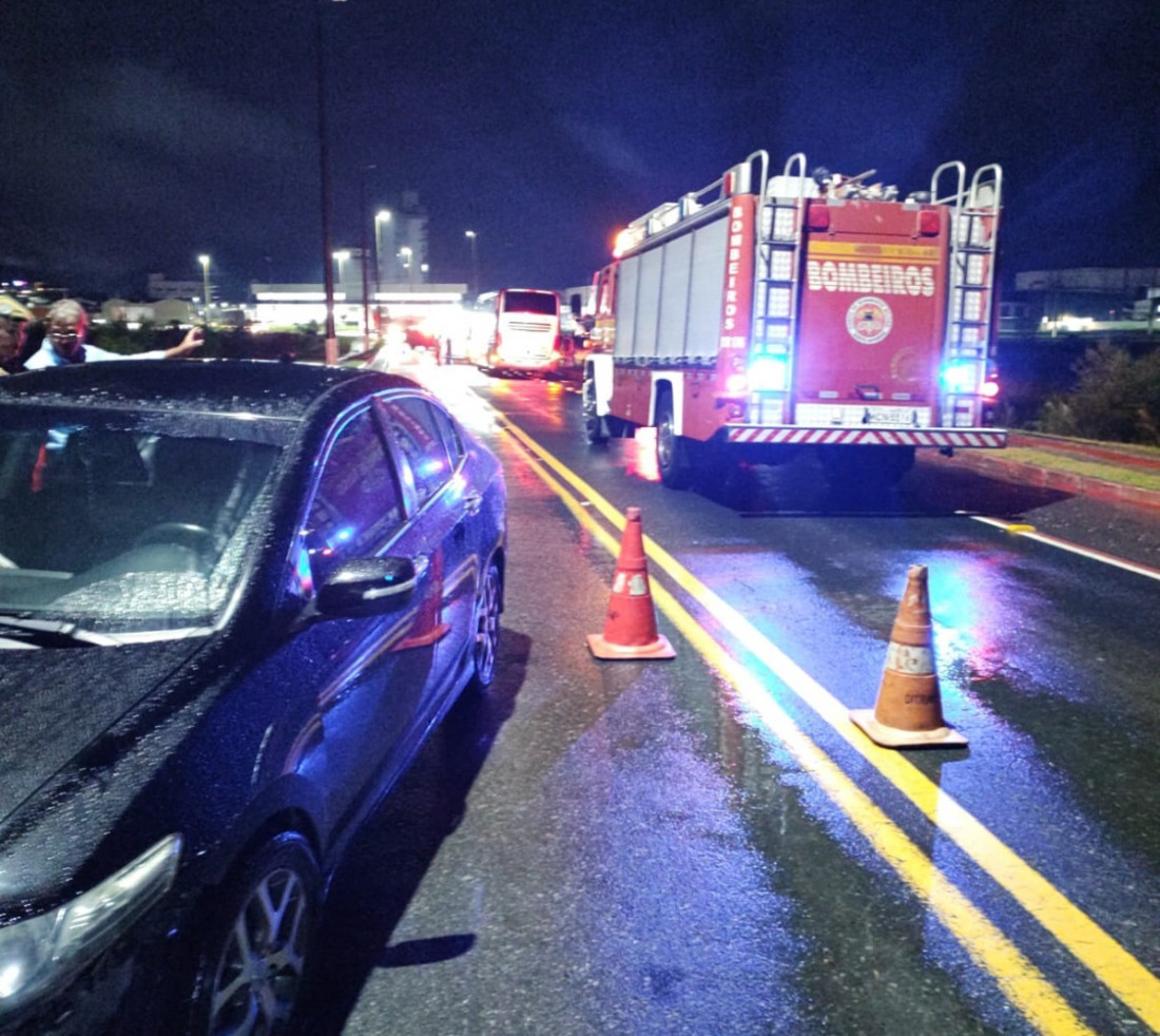 Bombeiros militares atenderam a ocorrência com dois feridos