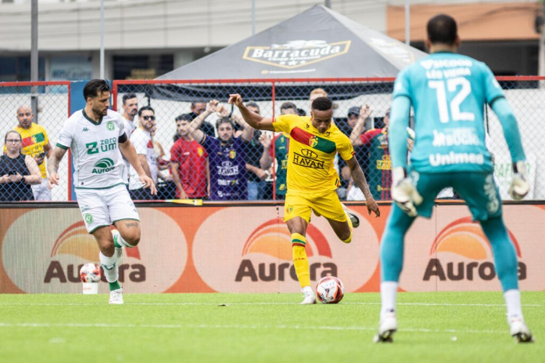 Brusque venceu a Chapecoense em casa no primeiro jogo da semifinal.