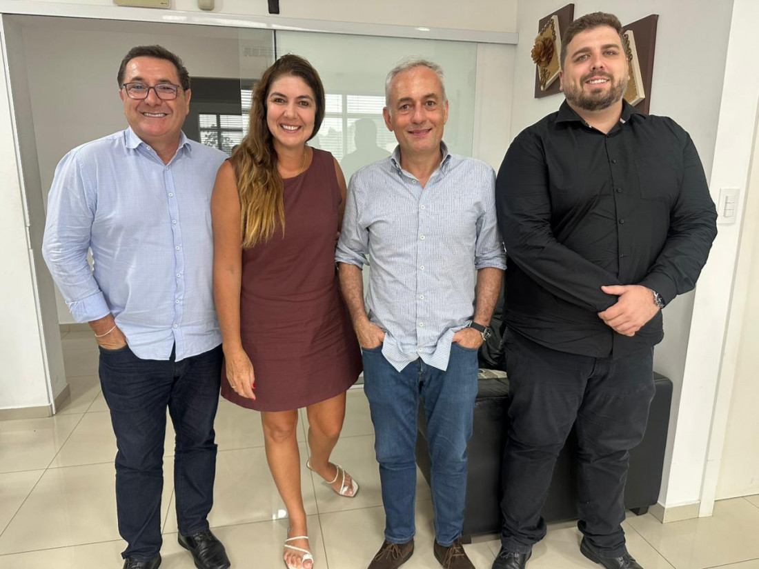 Jos&eacute; Roberto (JM), Juli Deschamps (JM), Jo&atilde;o Paulo Klein&uuml;bing e o presidente da AMPE Gaspar/Ilhota Kau&ecirc;  Benkendorff em visita ao Jornal Metas