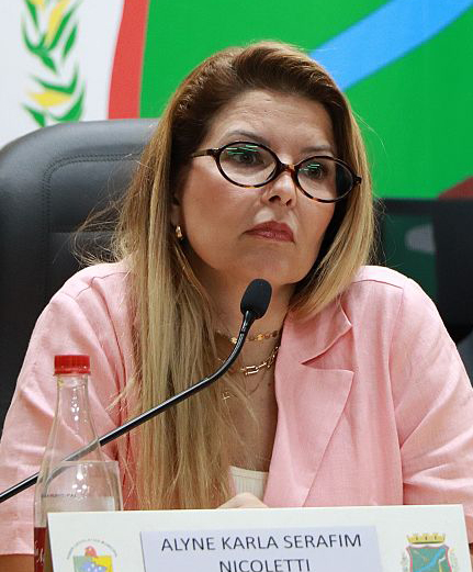 Alyne juntou farta documenta&ccedil;&atilde;o para embasar a den&uacute;ncia junto ao MPSC