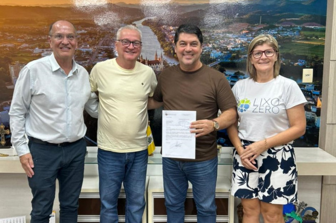 Vereador Carlos Bornhausen, Prefeito Paulo Koerich, Deputado Emerson Stein e Diretora Ida Scottini