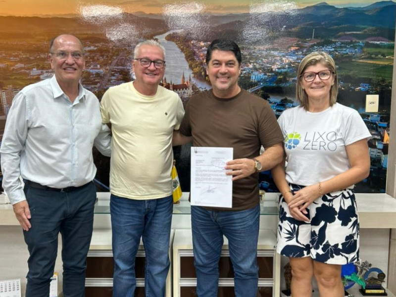 Vereador Carlos Bornhausen, Prefeito Paulo Koerich, Deputado Emerson Stein e Diretora Ida Scottini