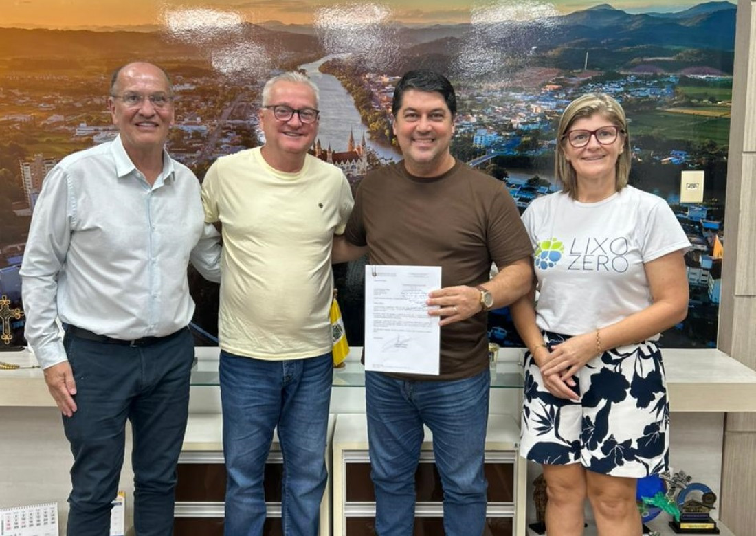 Vereador Carlos Bornhausen, Prefeito Paulo Koerich, Deputado Emerson Stein e Diretora Ida Scottini