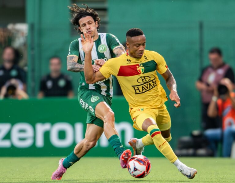 A Chapecoense fez valer o fator local e goleou o Brusque na Arena Cond&aacute;