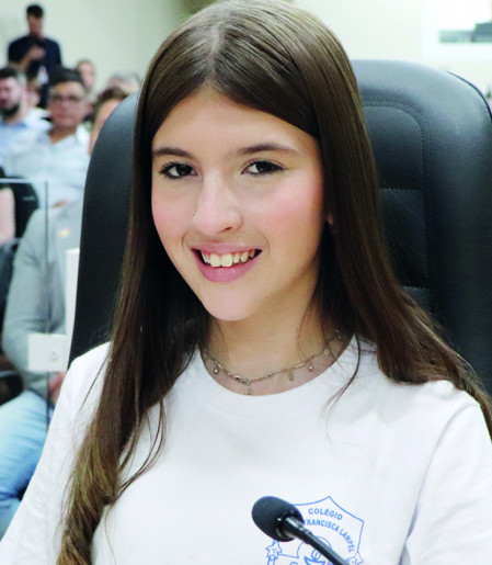 Lara Valentina Correa - Col&eacute;gio Madre Francisca Lampel