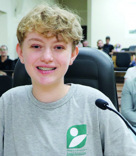 Let&iacute;cia de Souza e Silva - Escola Zenaide Schmitt Costa