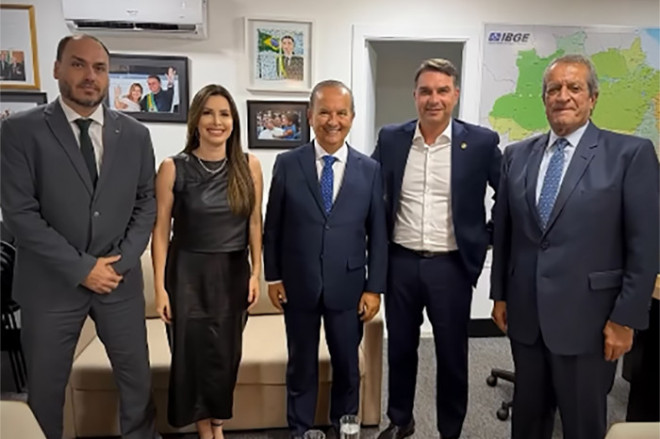 Carlos Bolsonaro, Carol De Toni, Jorginho, Fl&aacute;vio Bolsonaro e Valdemar Costa Neto