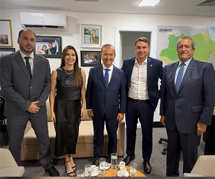 Carlos e Flávio Bolsonaro, Valdemar da Costa, Carol De Toni e o governador Jorginho