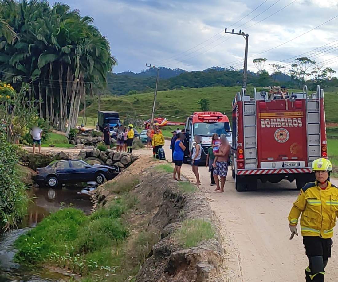Samu, Arcanjo 03 e bombeiros militares de Gaspar atenderam &agrave; ocorr&ecirc;ncia