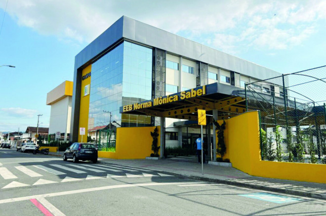 A escola do bairro Margem Esquerda &eacute; uma das maiores do munic&iacute;pio, com mais de 700 alunos