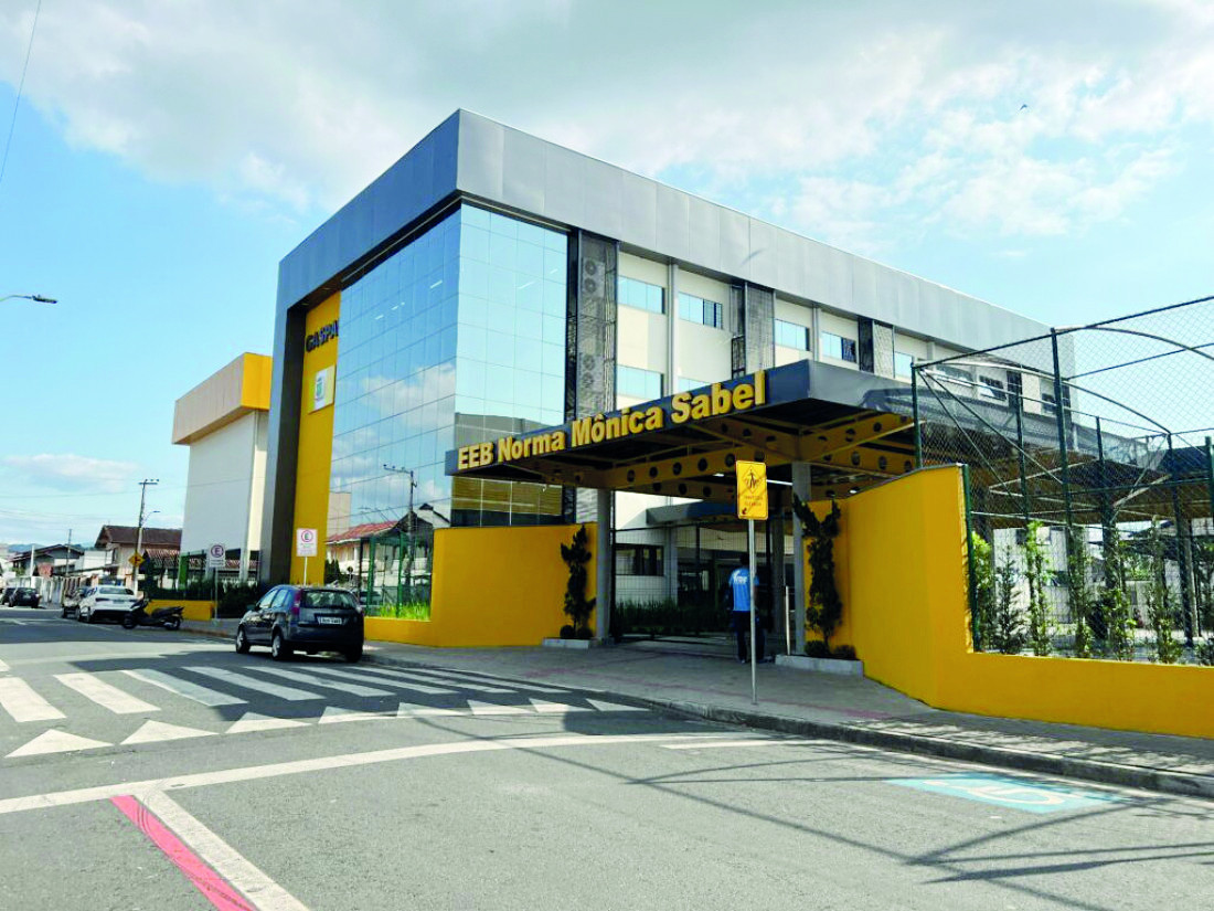 A escola do bairro Margem Esquerda é uma das maiores do município, com mais de 700 alunos