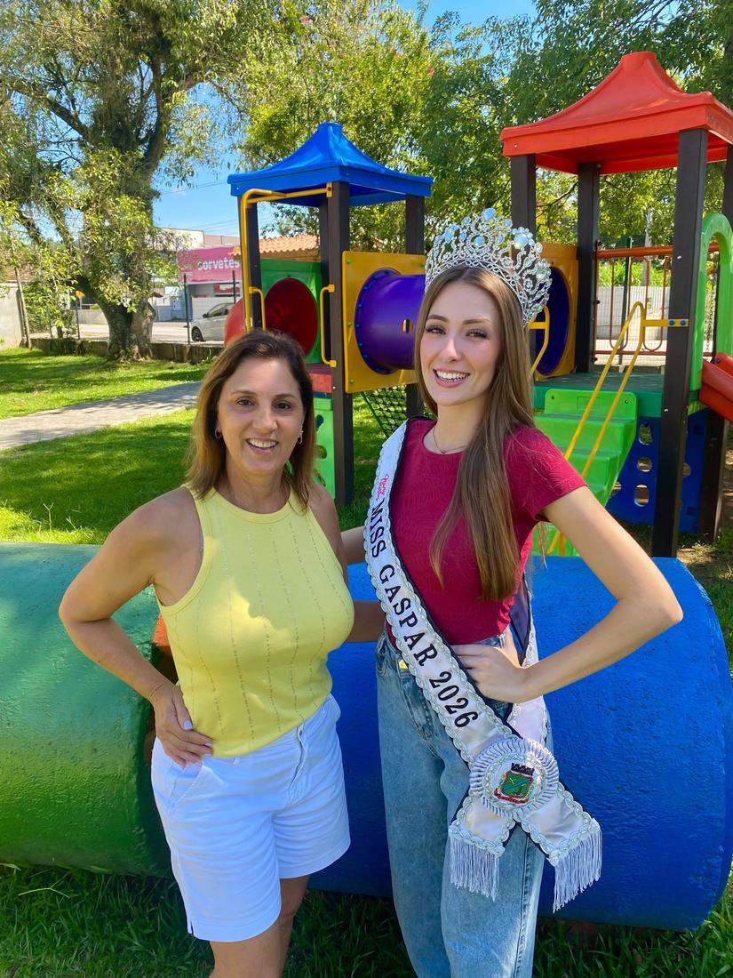 L&iacute;via Frena, Miss Gaspar 2026 e a diretora Dulci Santos