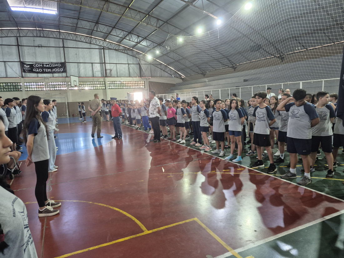 Estudantes come&ccedil;am a se adaptar ao novo modelo c&iacute;vico-miltar 