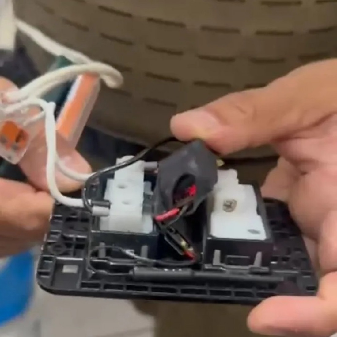 A câmara estava acoplada a uma tomada de energia