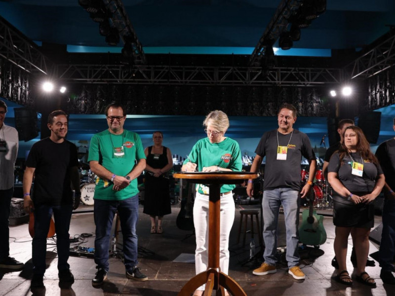 A prefeita em exerc&iacute;cio assinou o decreto que torna a associa&ccedil;&atilde;o de utilidade p&uacute;blica