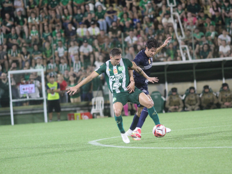 Lances do jogo na Arena Cond&aacute;, em Chapec&oacute;, disputado neste domingo, dia 8