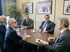 Presidente da ABRALEGAL, Wlamir Freitas; H&eacute;lio, Dr. Bruno, o presidente da ADJORI SC e Brasil Jos&eacute; Roberto Deschamps com o Deputado Federal Pedro Uczai, presidente da Frente Parlamentar de Fortalecimento e Defesa da M&iacute;dia Regional do Brasil