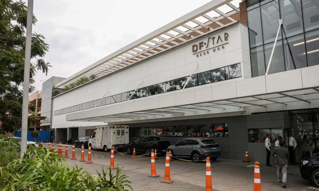 Bolsonaro &eacute; internado em UTI hospitalar com broncopneumonia bilateral