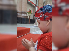 A menina faz tratamento contra o c&acirc;ncer