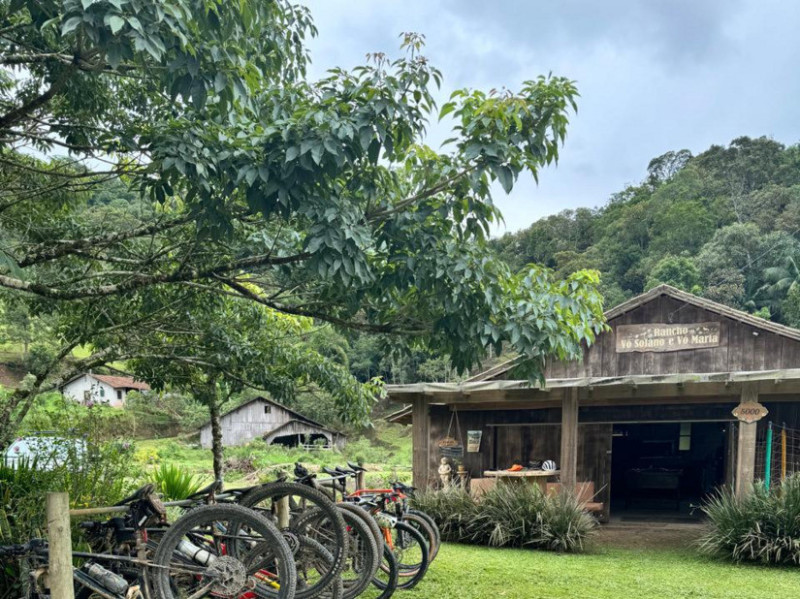 O local &eacute; parada para ciclista que se aventuram nos morros do Arrail e Belchior