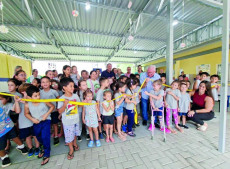 Alunos participaram do corte inaugural da fita