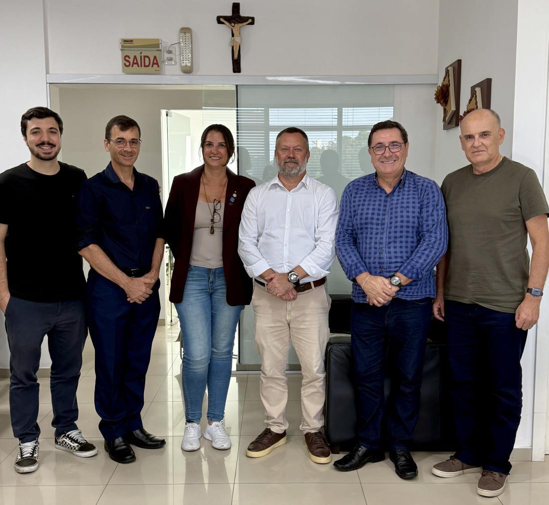Davi Deschamps, Andr&eacute;ia Bach, Luciano Flores Airoso, Governador Luiz B&uacute;rigo, Jos&eacute; Roberto Deschamps e Alexandre Melo (Jornal Metas)