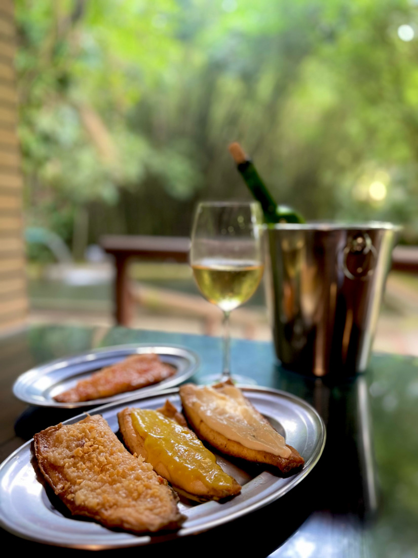 No restaurante s&atilde;o servidos diversos pratos &agrave; la carte &agrave; base de truta, al&eacute;m do rod&iacute;zio nos finais de semana