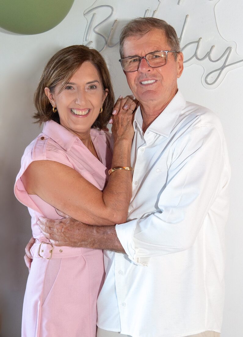  Valdir comemorou seus 70 anos ao lado da esposa, Maria de Lurdes