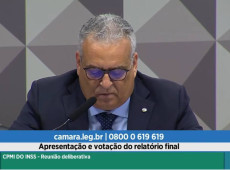 Deputado est&aacute; lendo, neste momento, o relat&oacute;rio final da CPMI