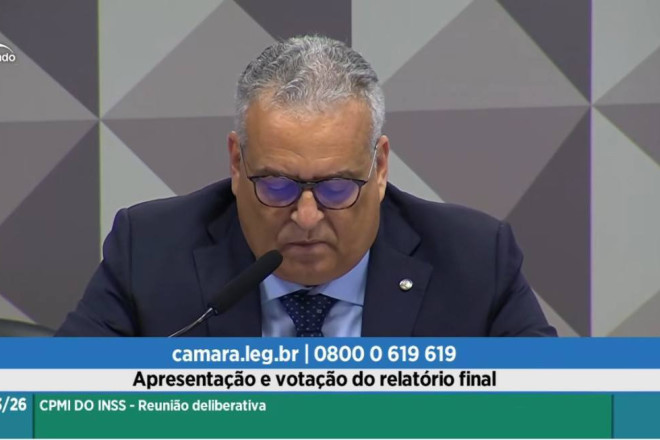 Deputado est&aacute; lendo, neste momento, o relat&oacute;rio final da CPMI