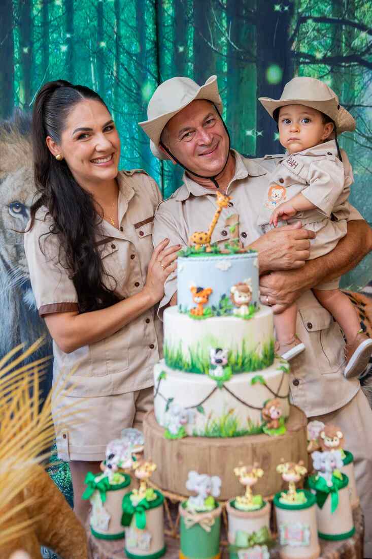 Noah com os pais Bruna Cardoso e Nazareno de Jesus  