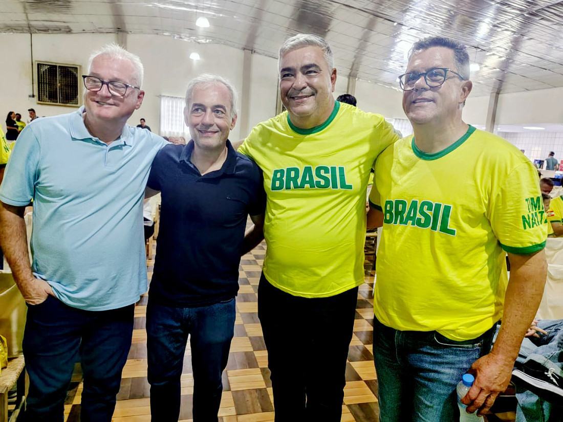 Entre os presentes, o prefeito de Gaspar, Paulo Koerich, o diretor do BRDE, Jo&atilde;o Paulo Klein&uuml;bing e o deputado  Sargento Lima, ao lado do anfitri&atilde;o do evento