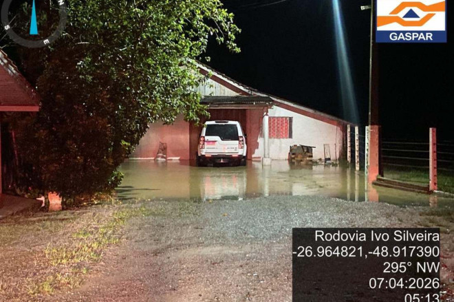 Resid&ecirc;ncia na Rodovia Ivo Silveira