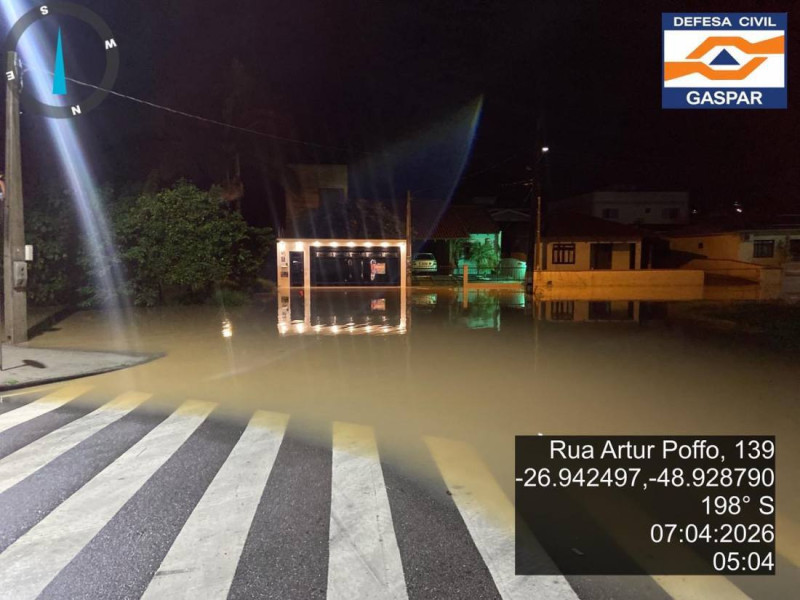 Rua Arthir Poffo, no bairro Santa Terezinha, 